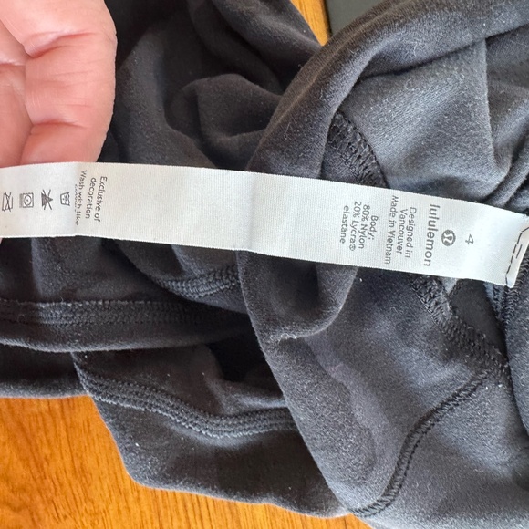 Size 4 Lululemon Align capri camo leggings - Picture 2 of 3